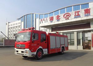 東風(fēng)天錦7噸泡沫消防車圖片